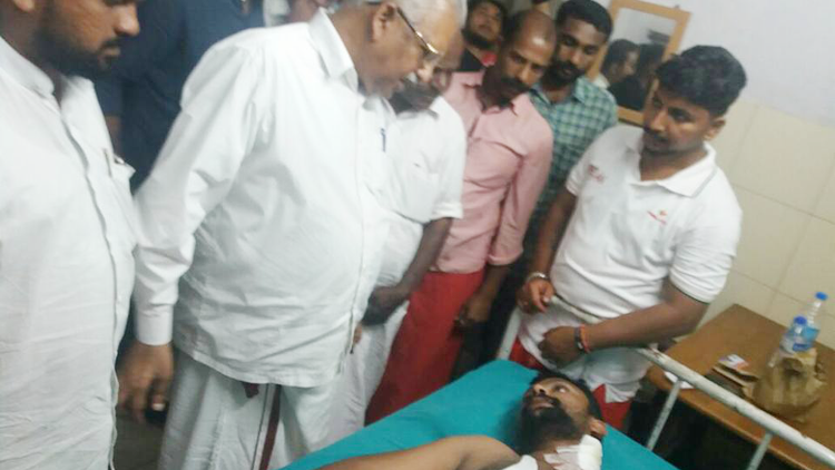 ಕಣ್ಣೂರಿನಲ್ಲಿಸಿಪಿಎಂ ಕಾರ್ಯದರ್ಶಿ ಕೊಡಿಯೇರಿಯಿದ್ದ ವೇದಿಕೆಗೆ ಬಾಂಬೆಸೆತ: ಒಬ್ಬನಿಗೆ ಗಾಯ